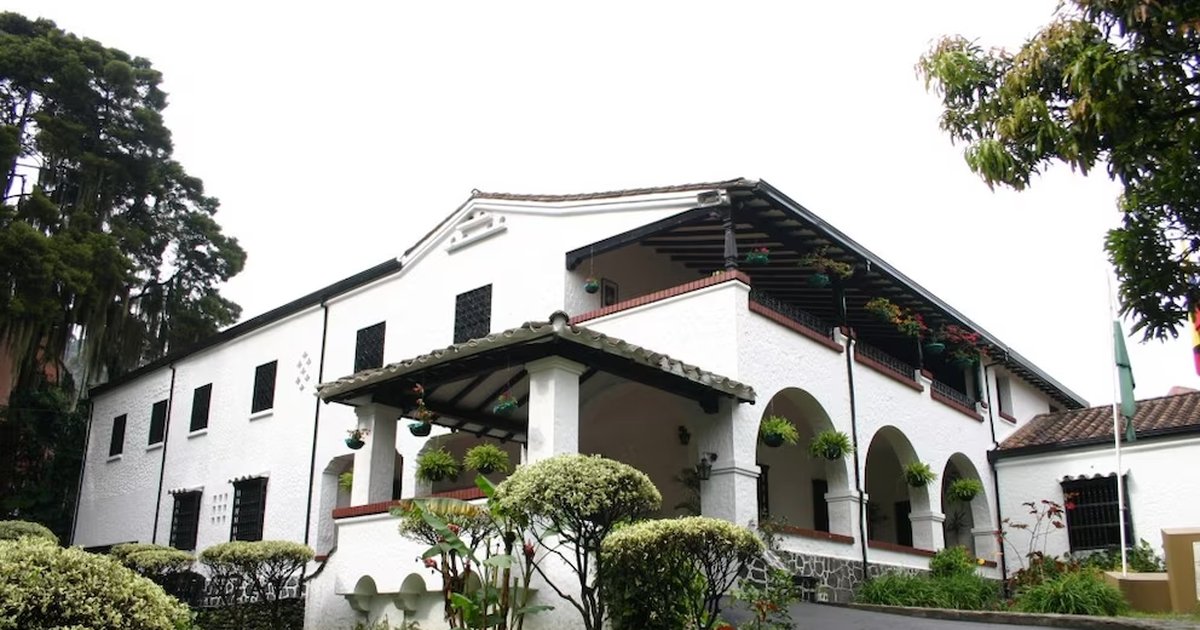 foto real casa pablo escobar mansion
