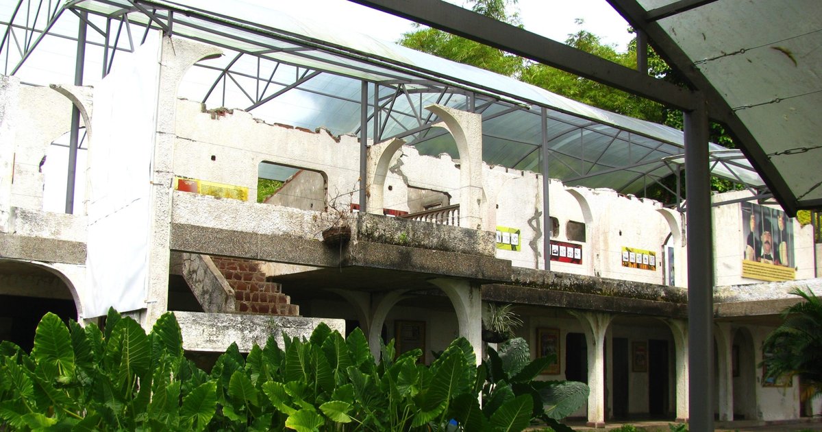 foto real casa pablo escobar mansion